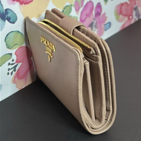 💯Authentic Prada Short Wallet🍀 - Picture 13 of 17